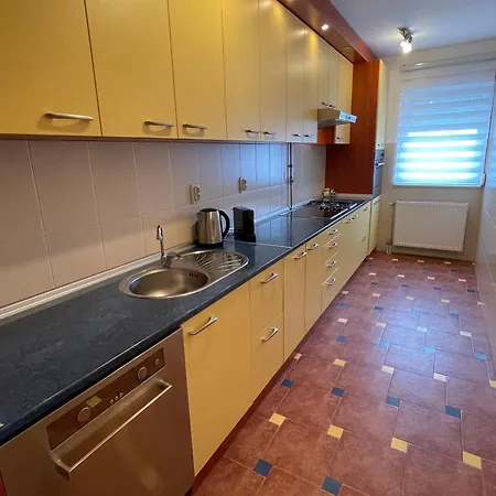 Lägenhet Next Door *