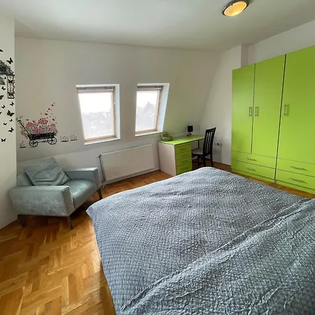 Lägenhet Next Door *